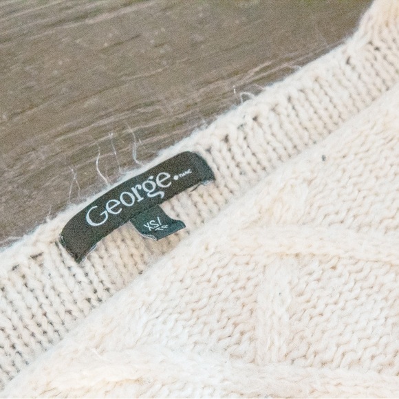 George Knitted Winter Sweater ❄️ - Picture 3 of 5